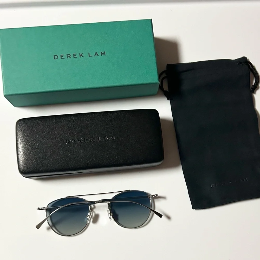 Derek Lam Woman’s Sunglasses with Box, Casey and Pouch